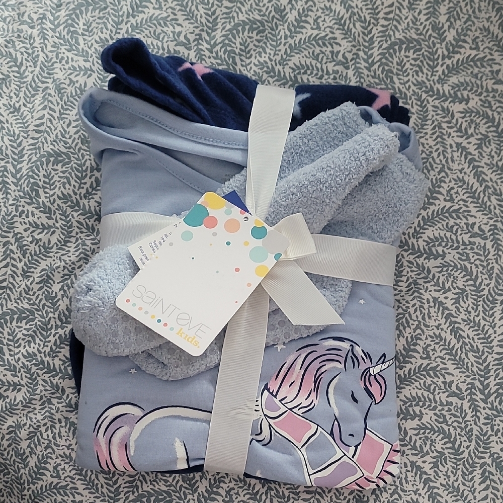 NWT  Blue and Pink Unicorn Pajama Set, Size 7/8
